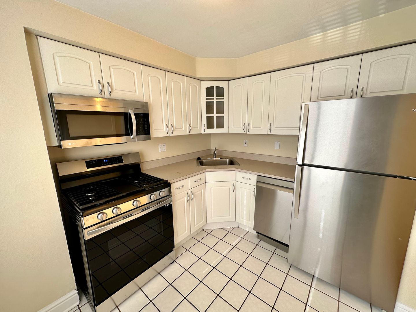 Pittsburgh Apartment: 214/216 Oneida Street