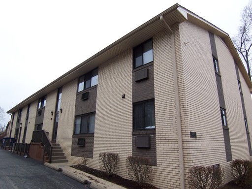 Dormont Apartment: 2703 Voelkel Avenue