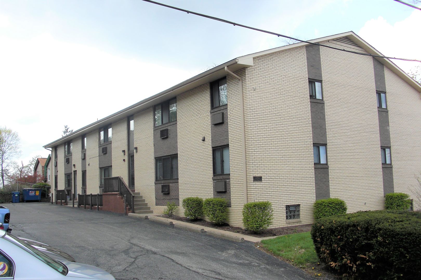 Dormont Apartment: 2703 Voelkel Avenue