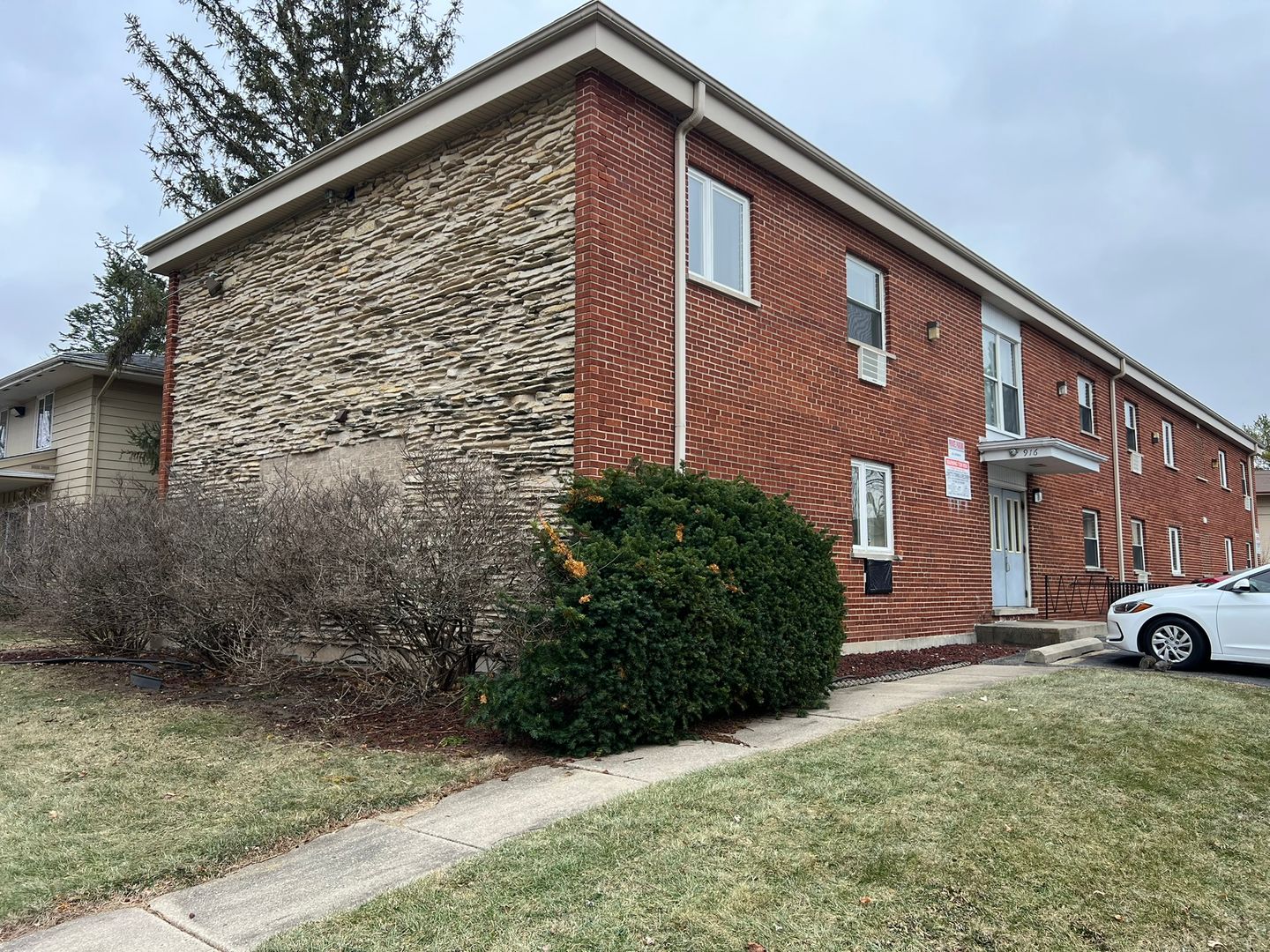 DeKalb Apartment: 916 Greenbrier Road