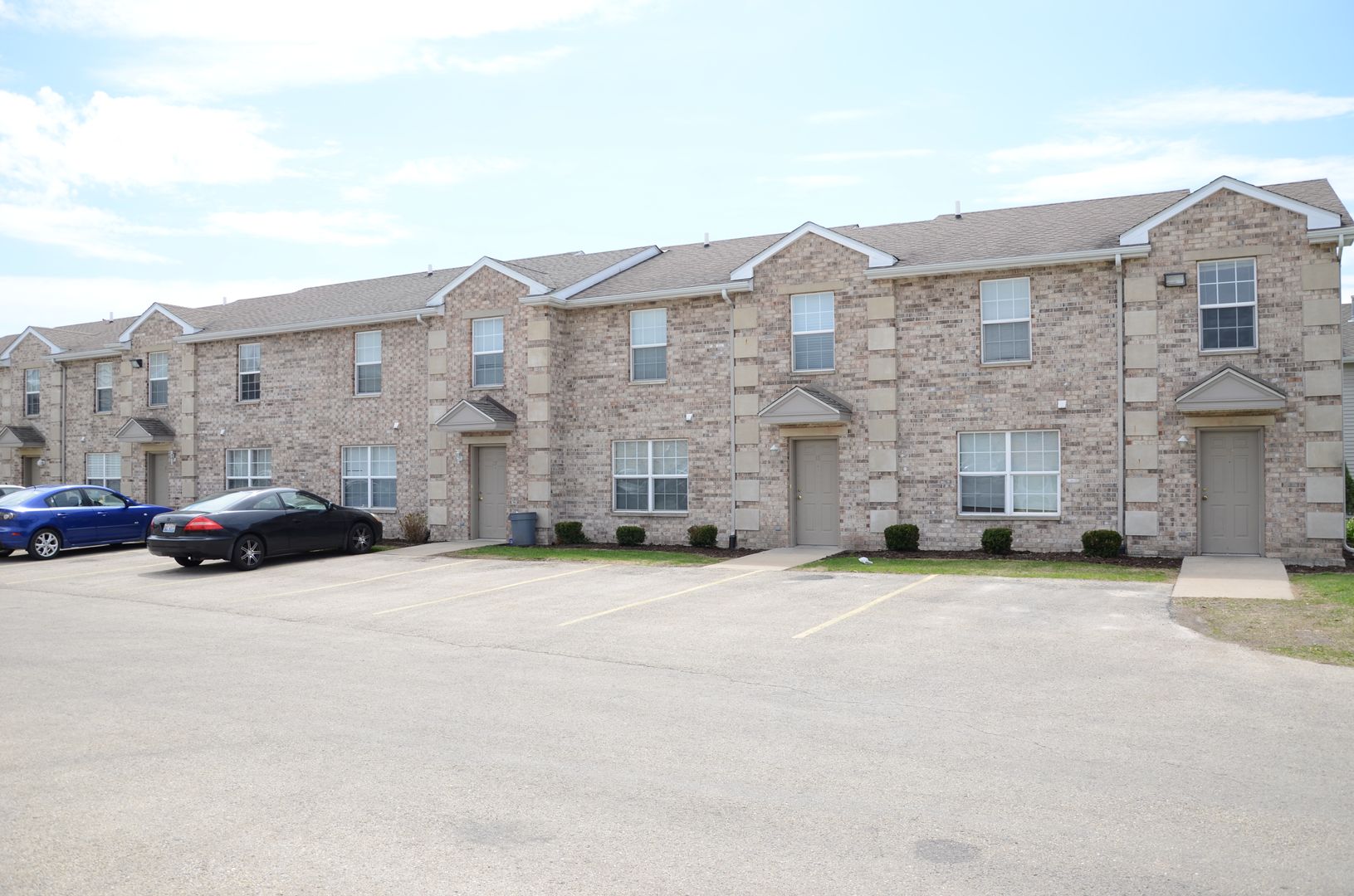 DeKalb Apartment: 998 Regent Drive