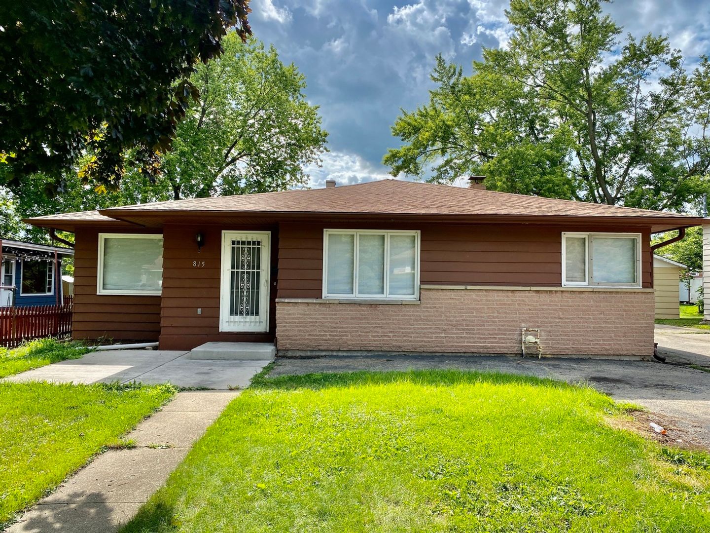 DeKalb House: 815 Charles St
