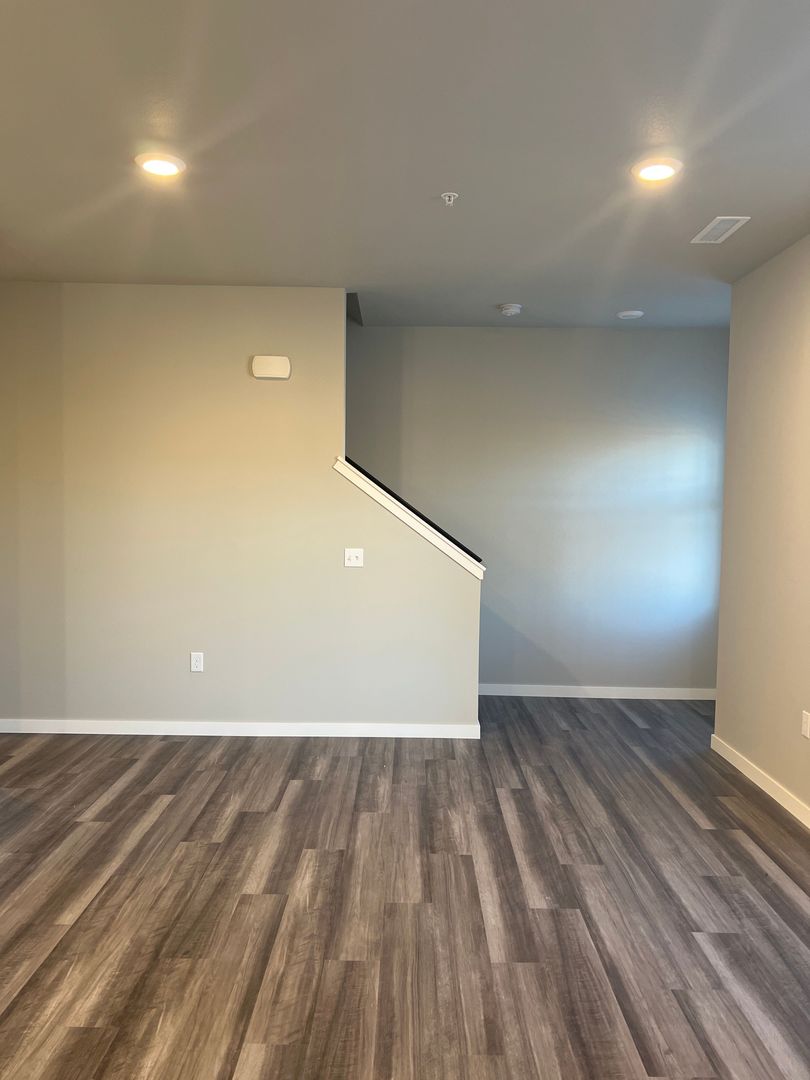 Cedar Rapids Apartment: 5247 N. River Blvd NE