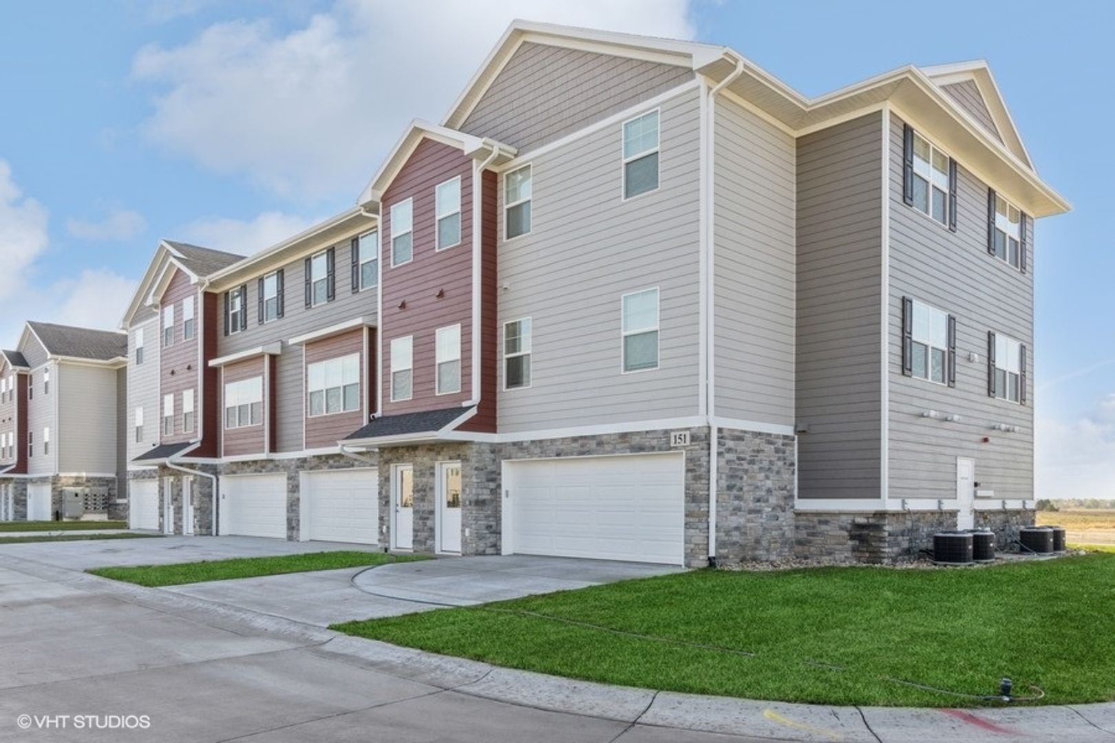 Cedar Rapids Apartment: 153 Clark Drive SW