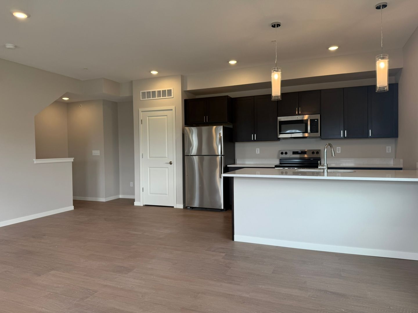 Cedar Rapids Apartment: 140 Ellen Lane SW