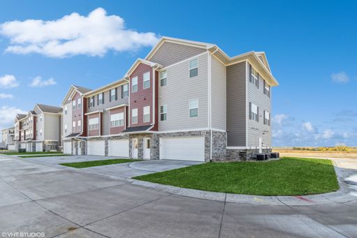 Big Ben Townhomes - 2 Bedroom/1.5 Bathroom – photo 1