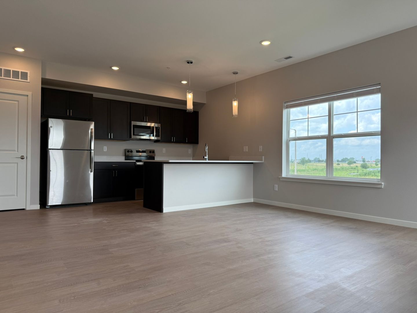 Cedar Rapids Apartment: 140 Ellen Lane SW