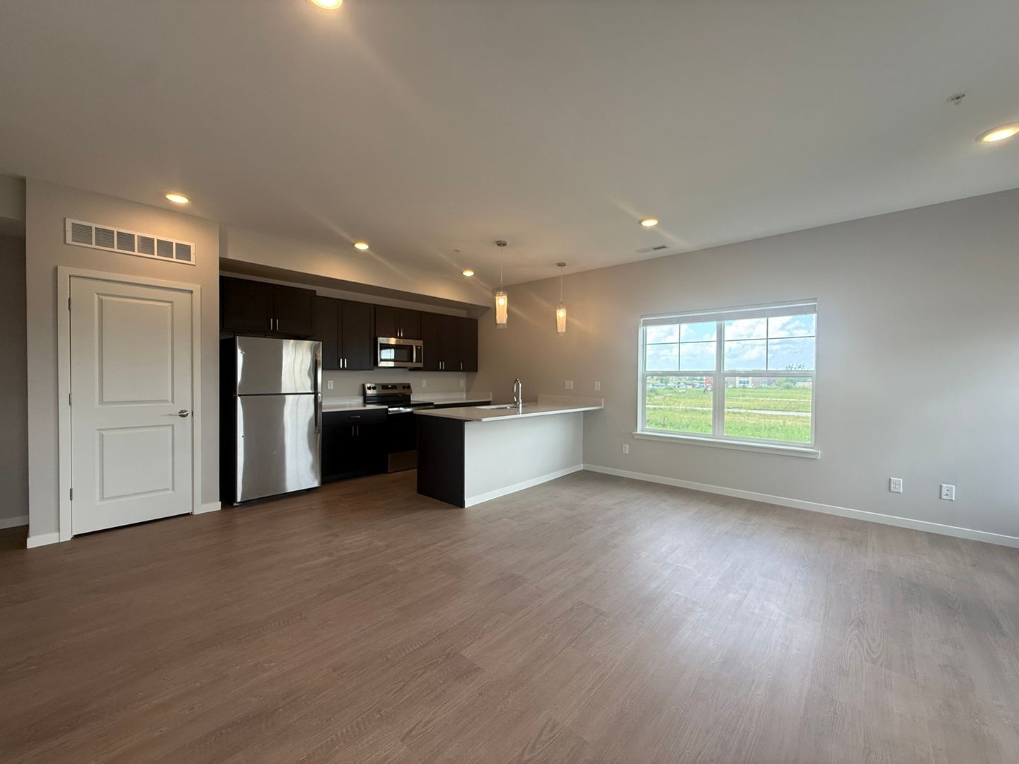 Cedar Rapids Apartment: 152 Russ Drive SW