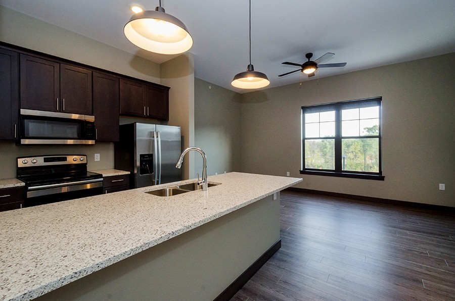 Cedar Rapids Apartment: 1120 Depot Lane SE