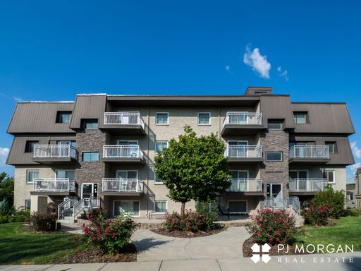 2 Bedroom, 1.5 Bathroom Apartment - Rent Special - $750 Off of a 12 month lease – photo 1