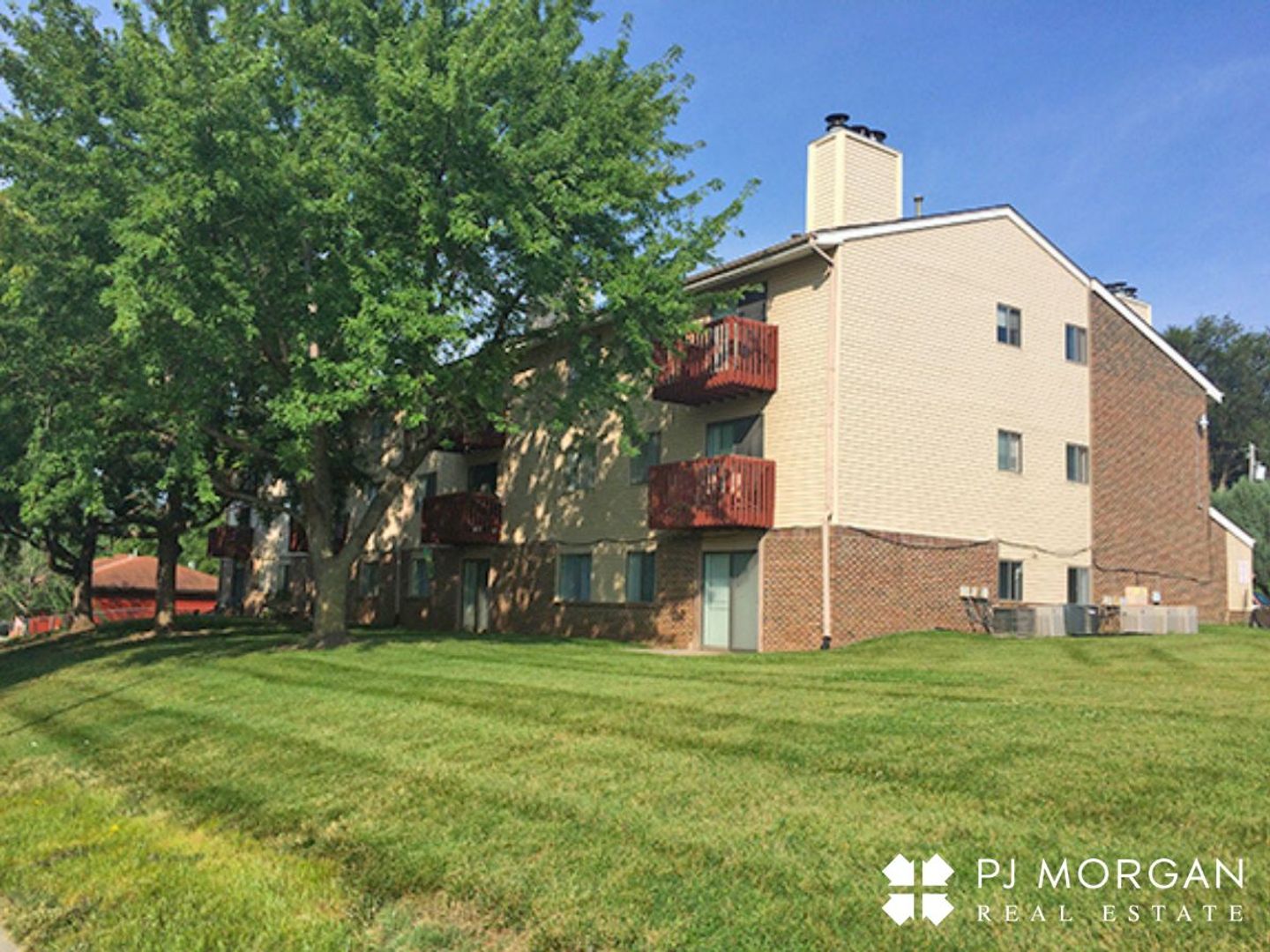 Omaha Apartment: 10808 Oakbrook Circle