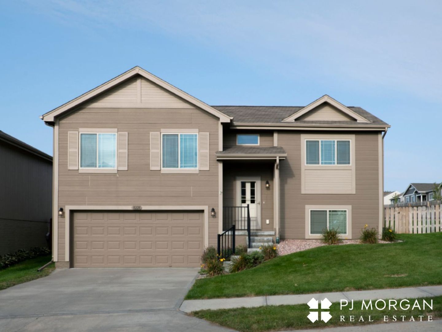 Bennington House: 8228 N 147th St