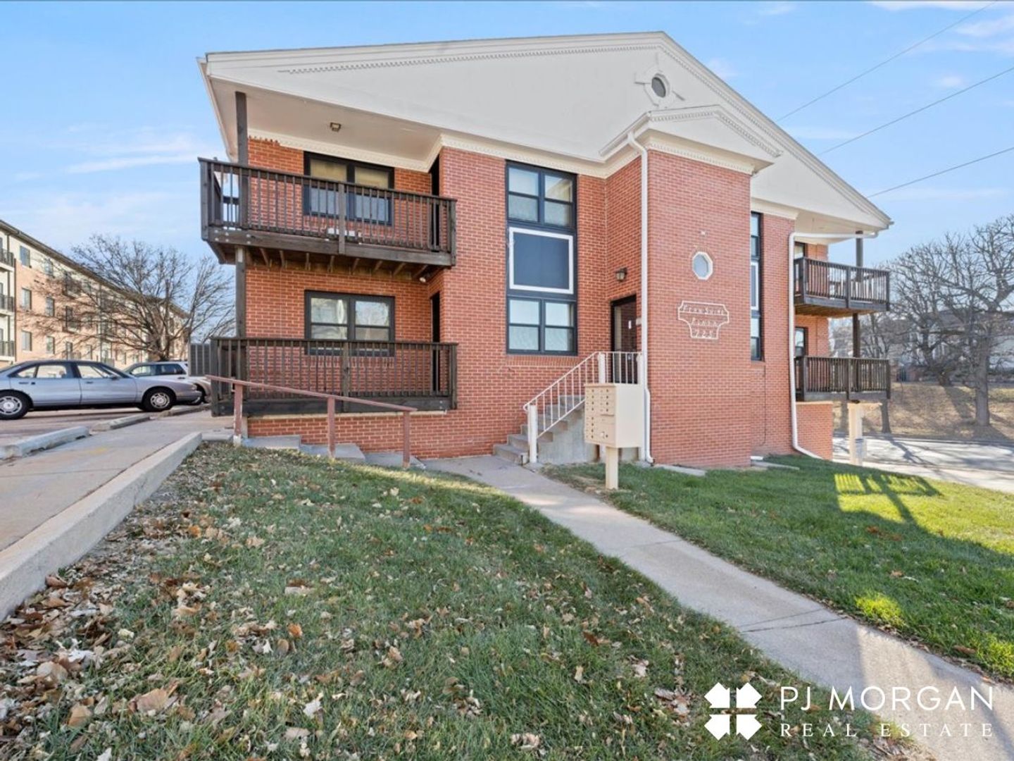 Omaha Apartment: 725 S. 37th St
