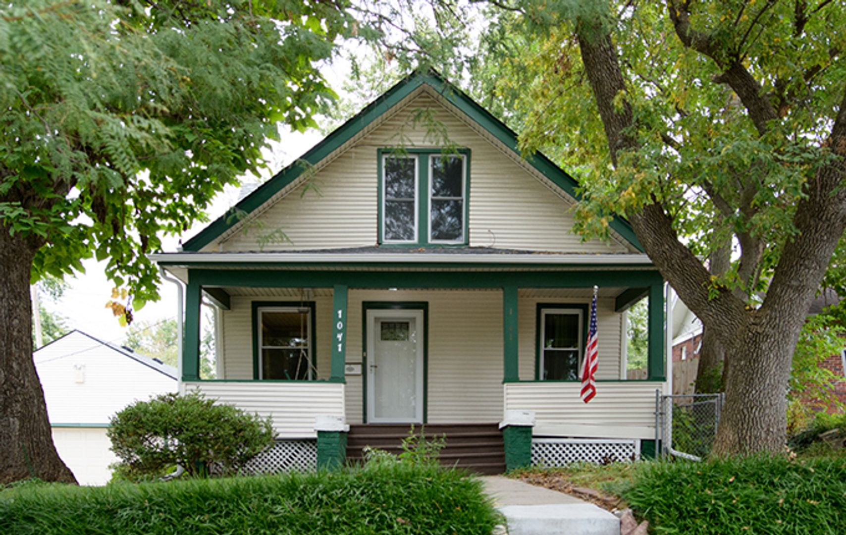 Omaha House: 1041 S 48th St