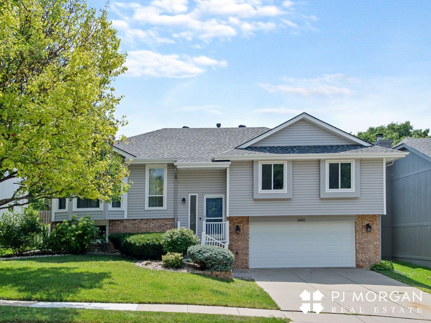 Omaha House: 16911 N Circle