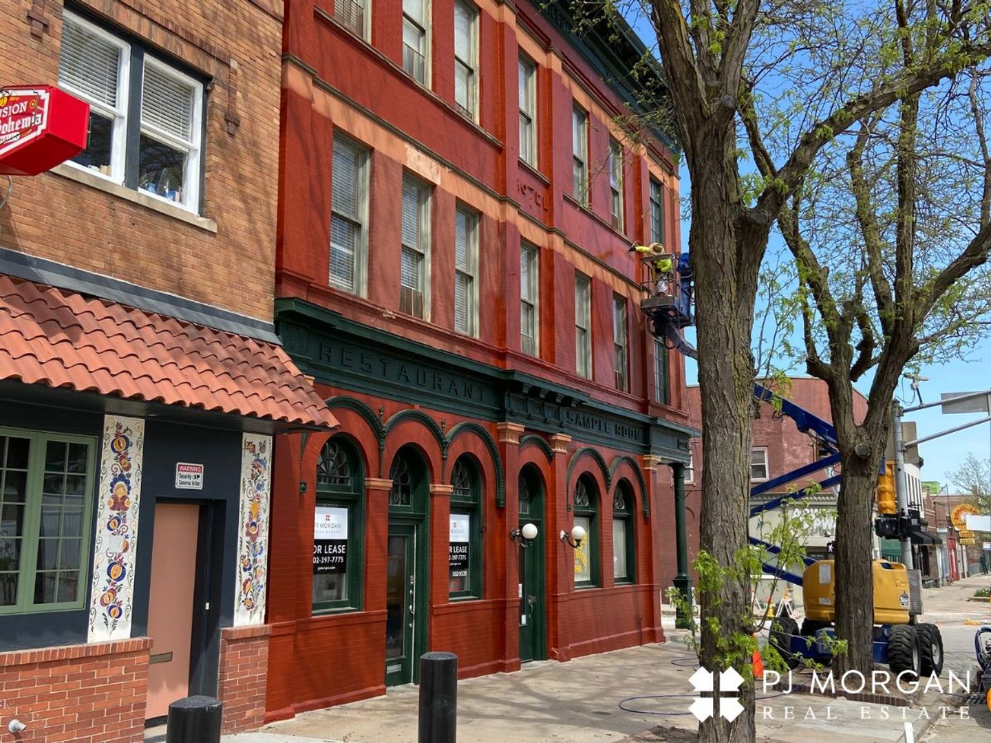 Omaha Apartment: 1402 1/2 S 13th St