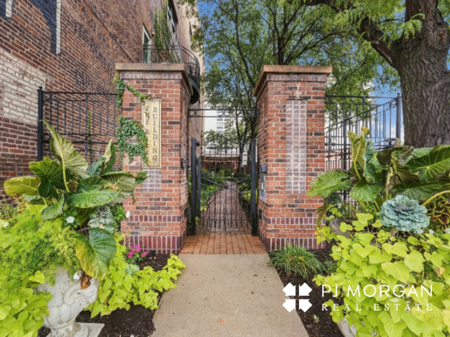 Omaha Apartment: 1012 Douglas St