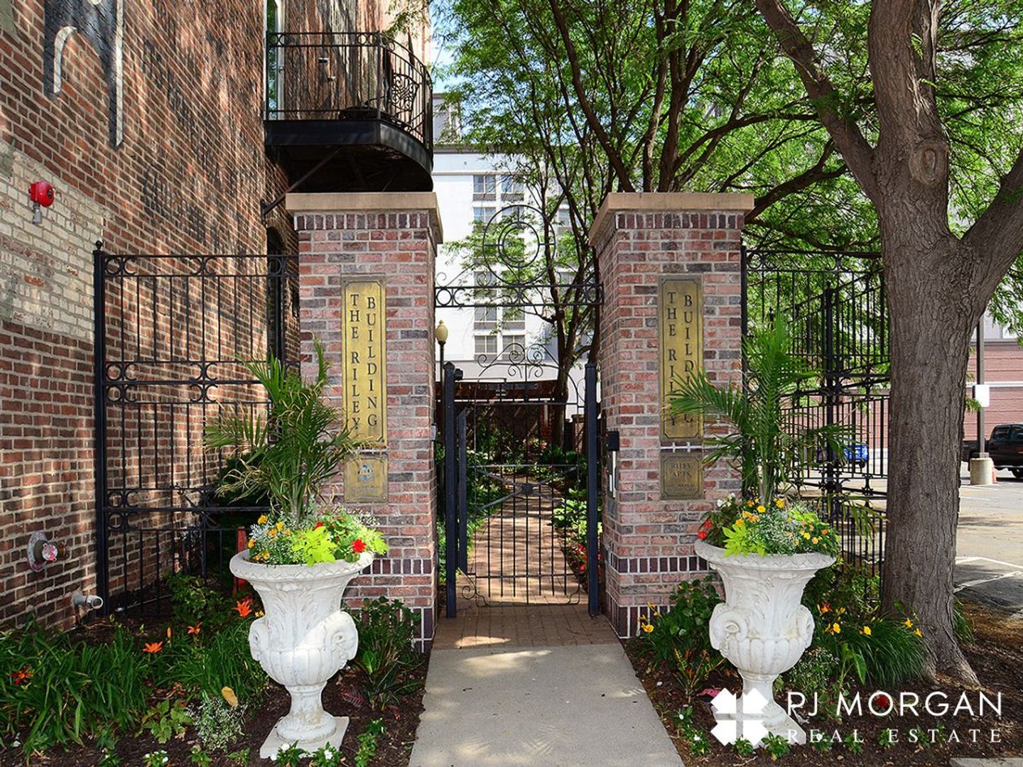 Omaha Apartment: 1012 Douglas St