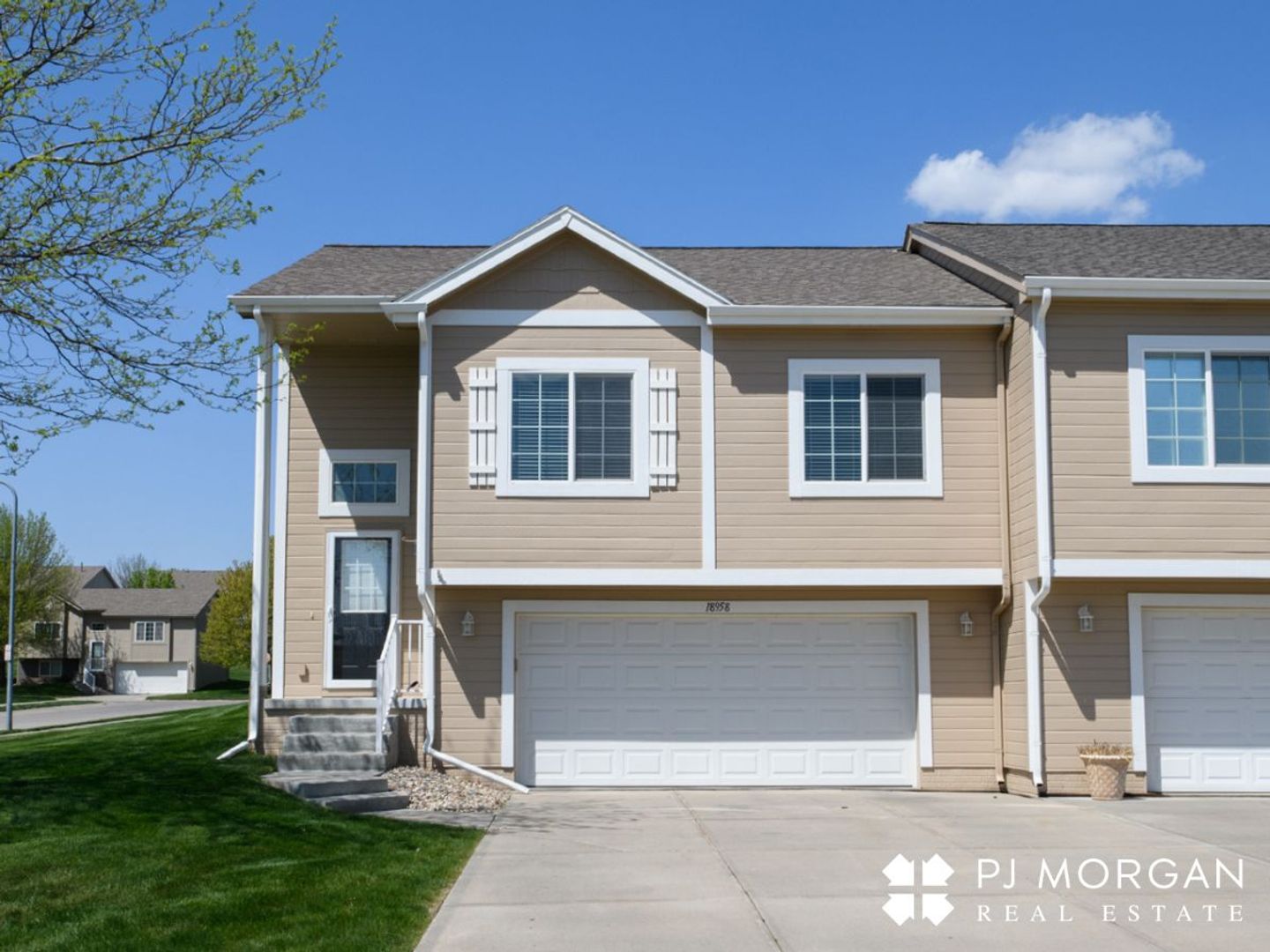 Omaha Townhome: 18958 L Street