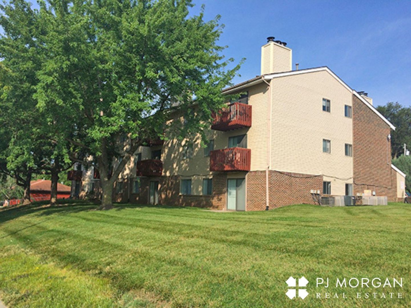 Omaha Apartment: 10808 Oakbrook Circle