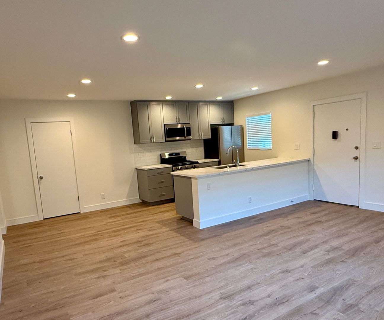 Los Angeles Apartment: 6055 Pickford Place