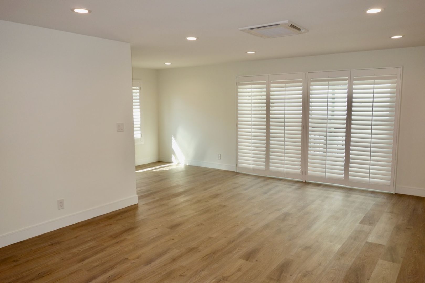 Los Angeles Apartment: 10020 Tabor Street