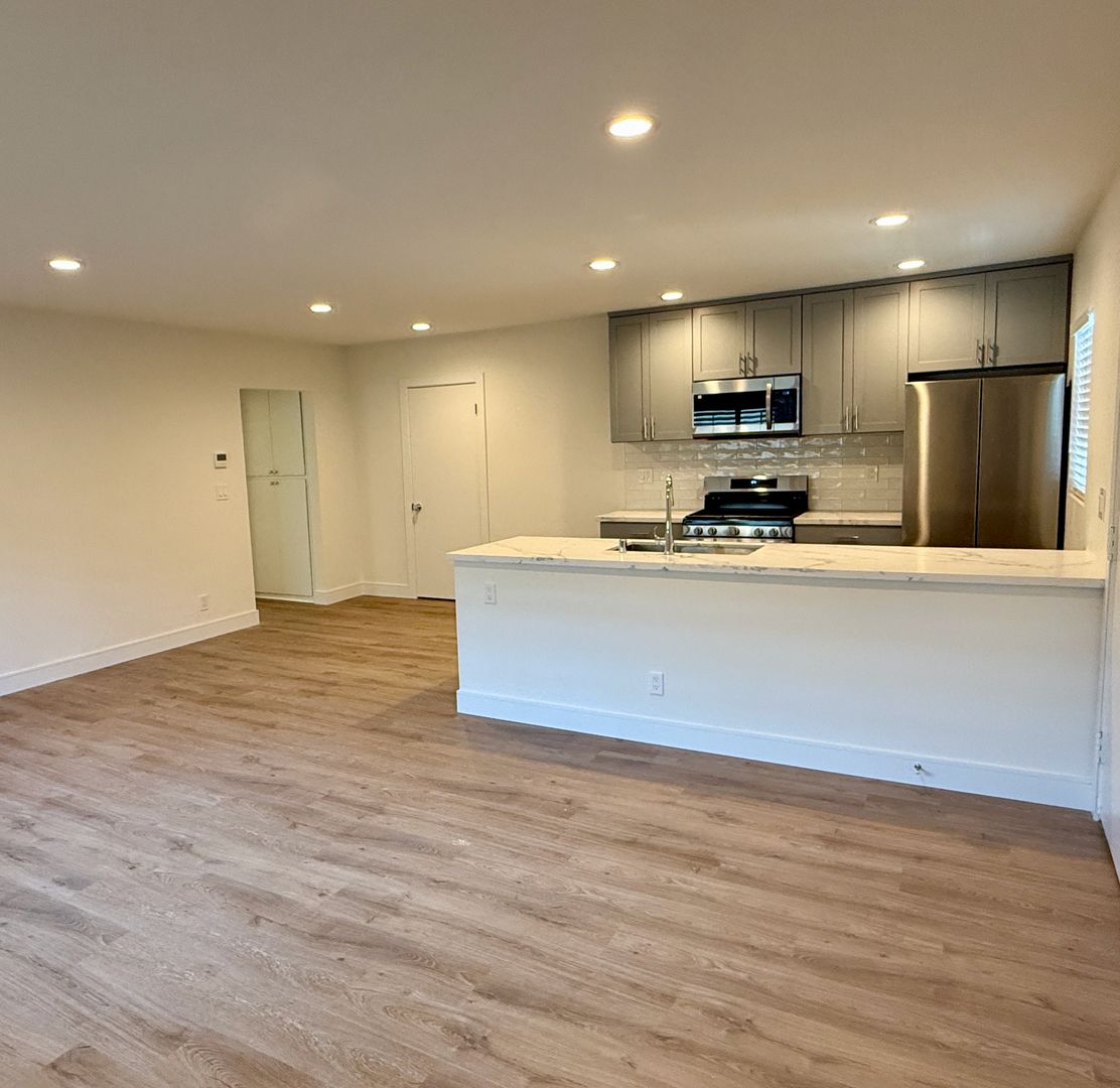 Los Angeles Apartment: 6055 Pickford Place