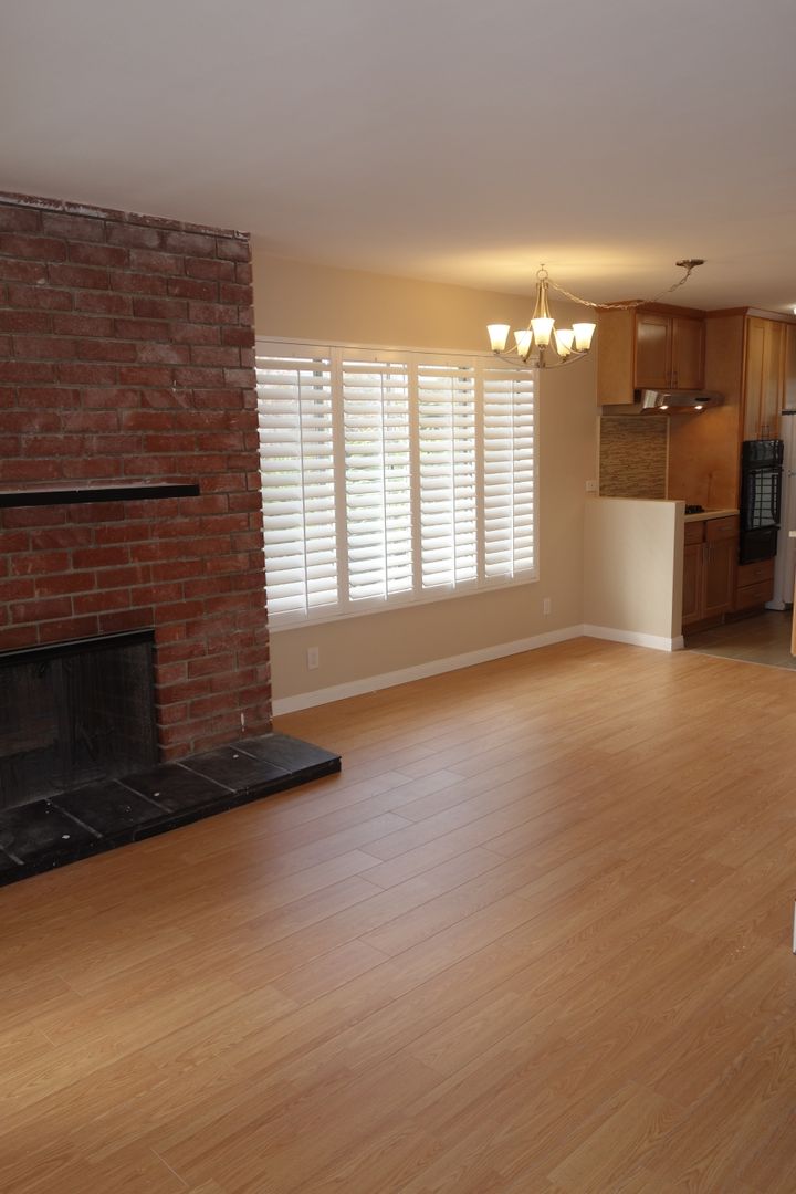 Los Angeles Apartment: 3656 Clarington Avenue