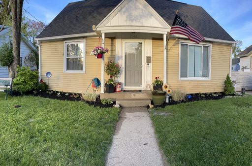 2148 Rowe Ave NE - Cheshire Village 3 Bed Home – photo 1