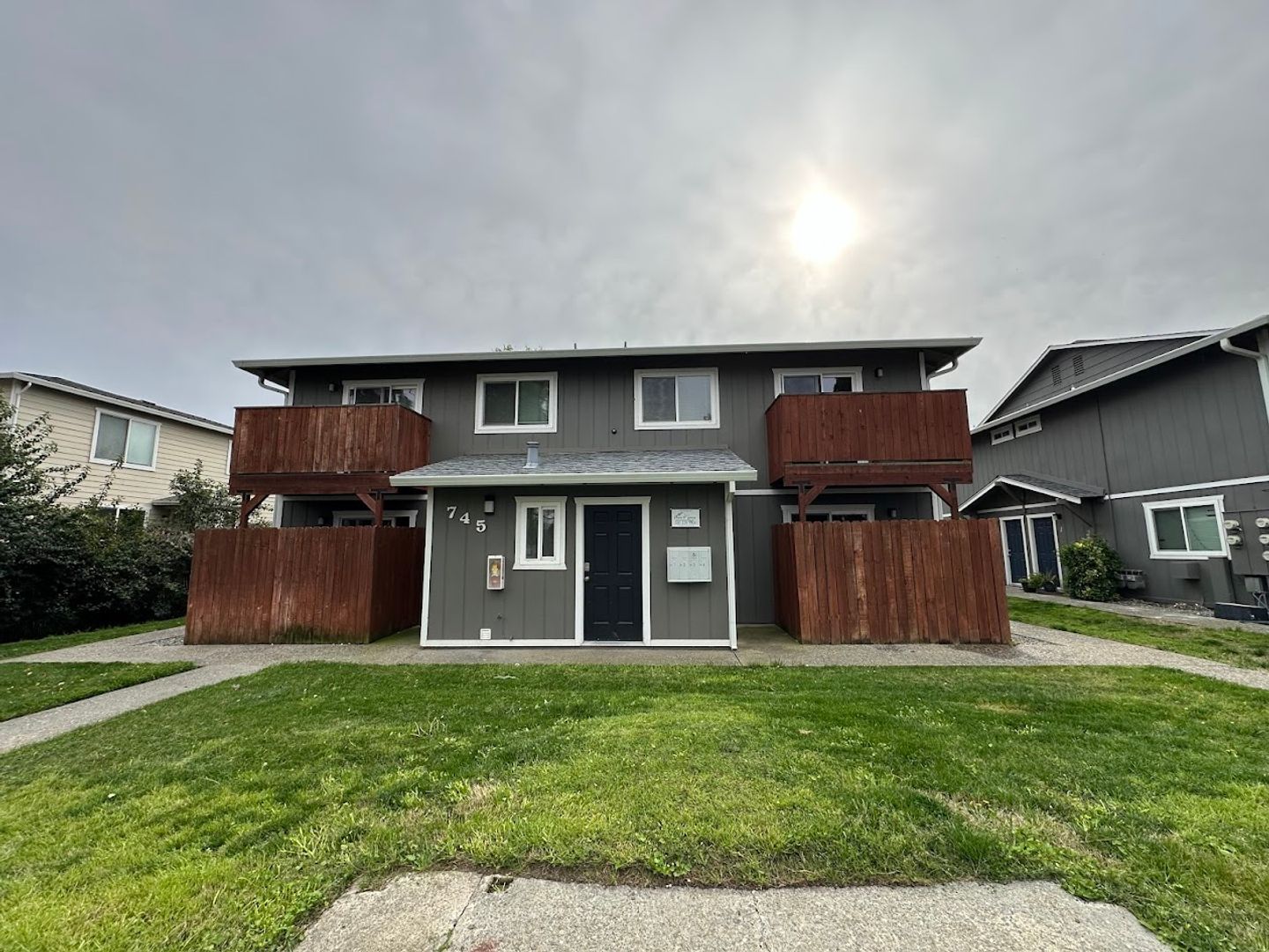 Red Bluff Apartment: 745 Lakeside