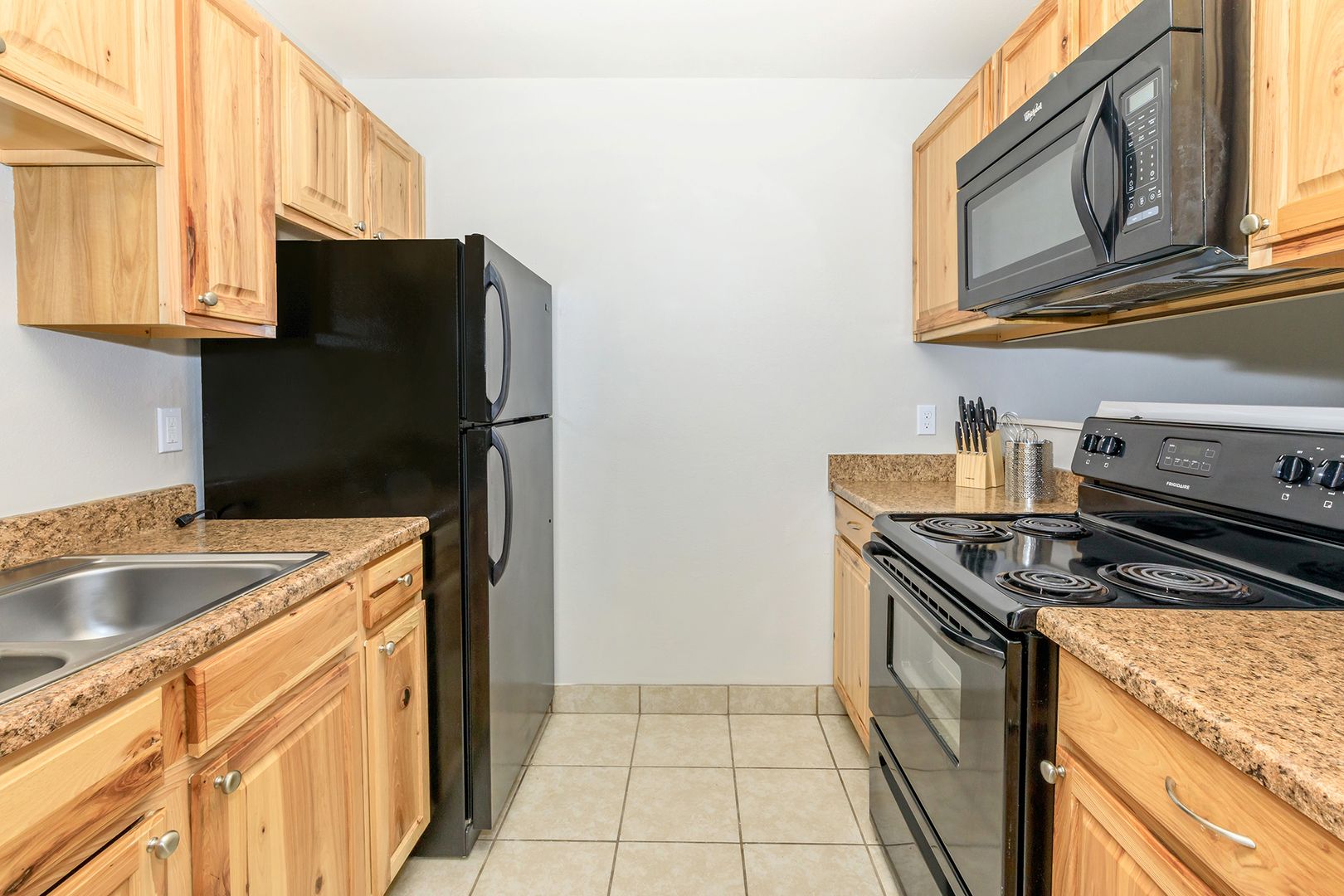 Pueblo Apartment: 1300 Lakeview Ave