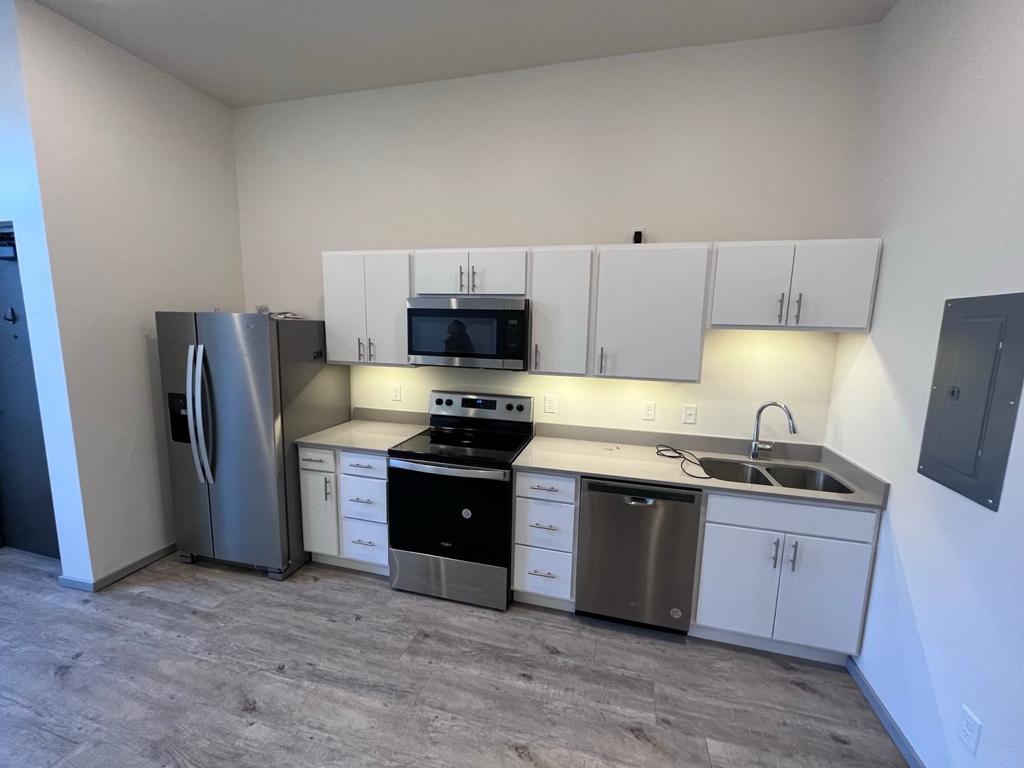 Saint Peter Apartment: 410-418 South Minnesota Avenue