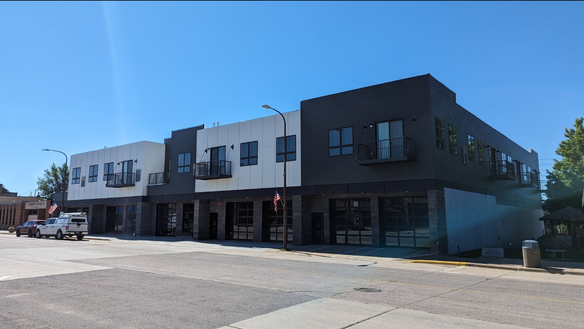 Madelia Apartment: 116 W Main Street
