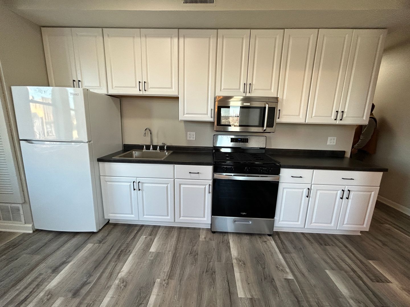 Saint Peter Apartment: 208-212 S Minnesota Avenue