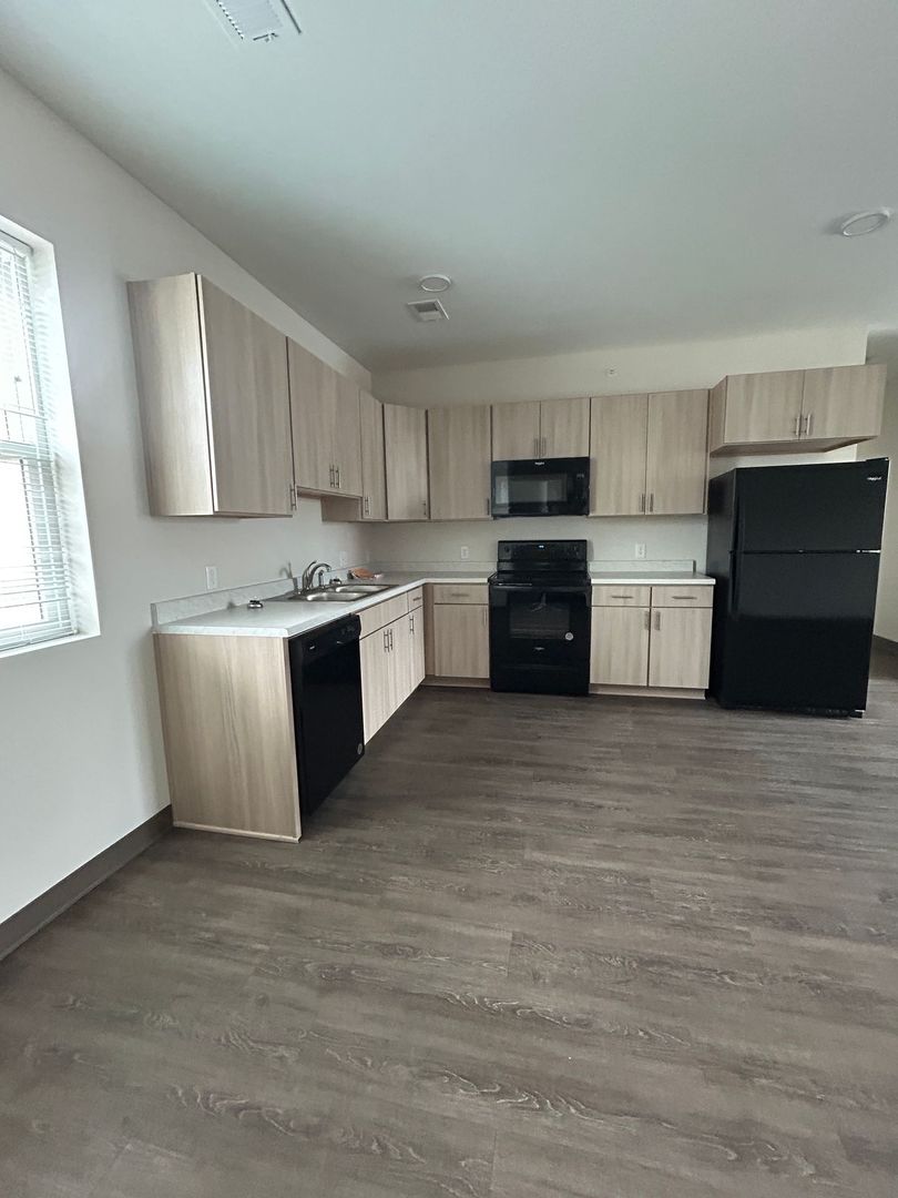 Windom Apartment: 1925 N Redding Avenue