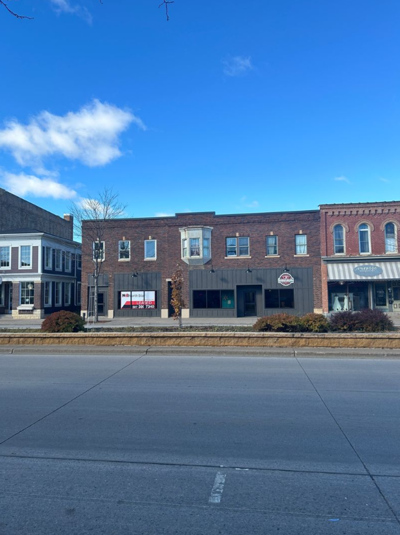 Saint Peter Apartment: 208-212 S Minnesota Avenue