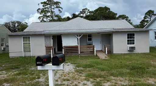 2 bed 1 bath duplex