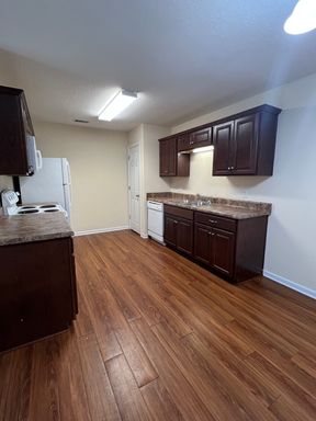 2 Bed/2 Bath Upstairs Apartment