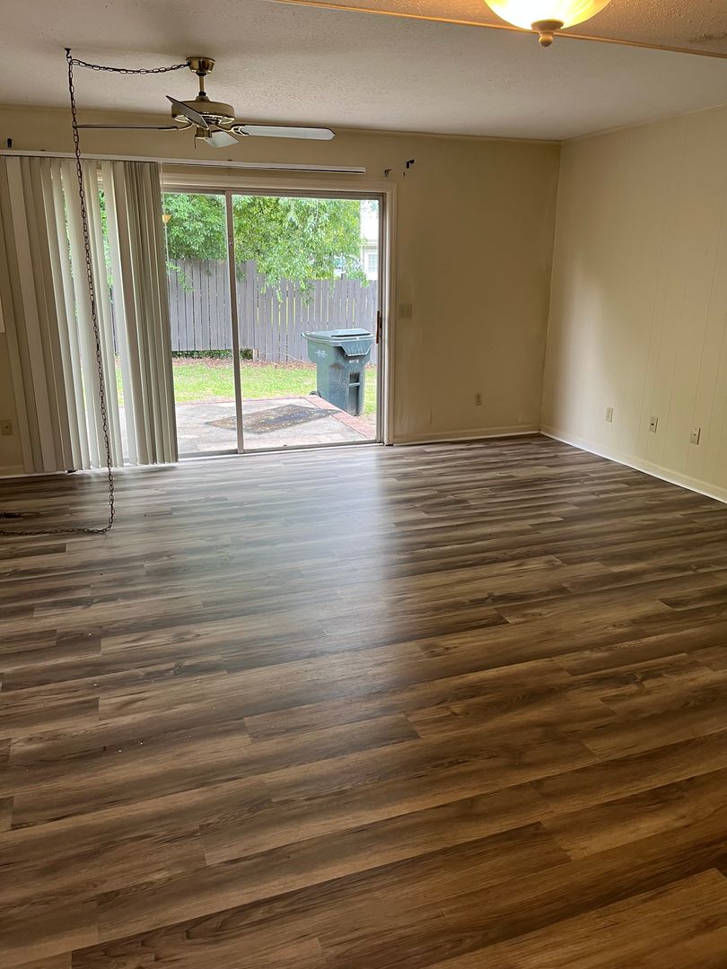 Vidalia Apartment: 707 Loop Road