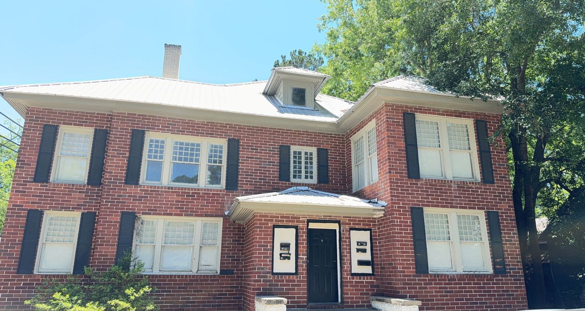 Fitzgerald Apartment: 216 W Magnolia St