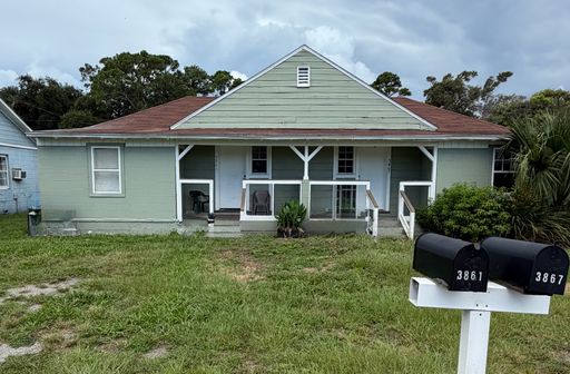 2 bed 1 bath duplex apartment