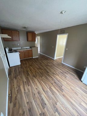 3 Bed/1 Bath Apartment