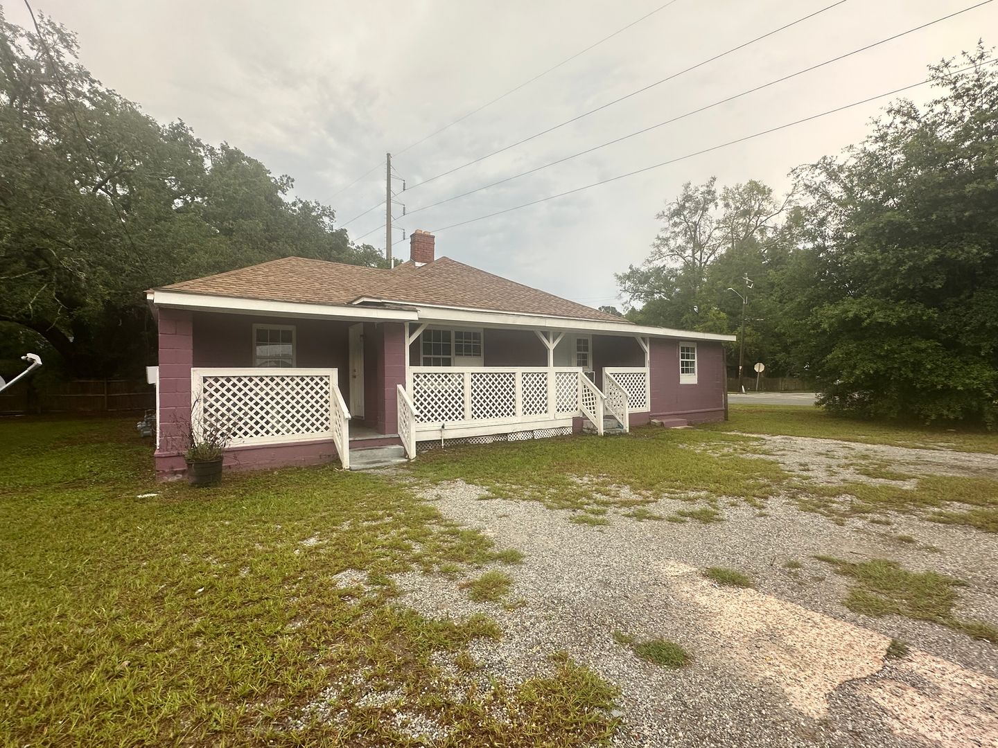 Brunswick Apartment: 3702/3708 Ogg Ave