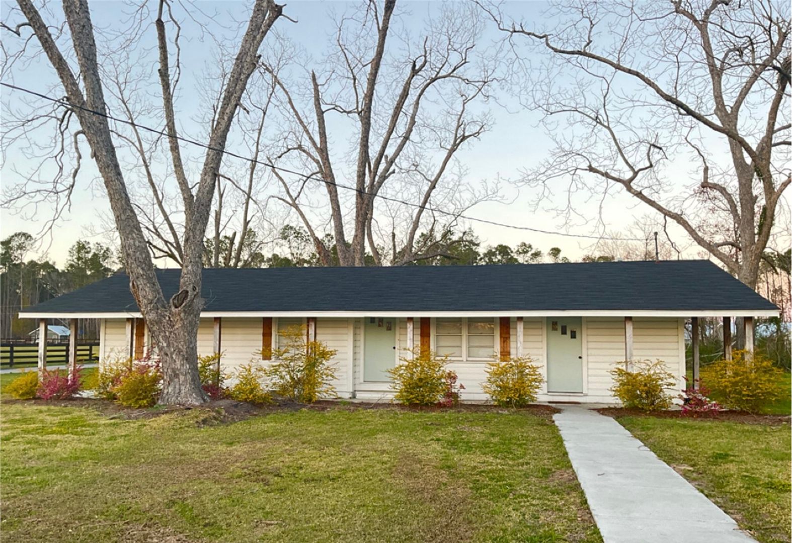 Baxley Apartment: 467 Pine St