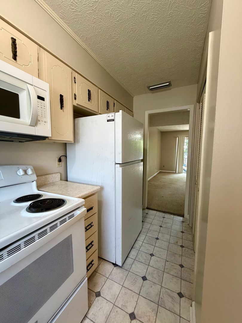 Vidalia Apartment: 707 Loop Road