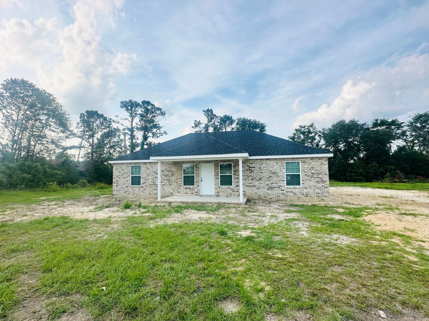Mount Vernon House: 208 Mcbride St