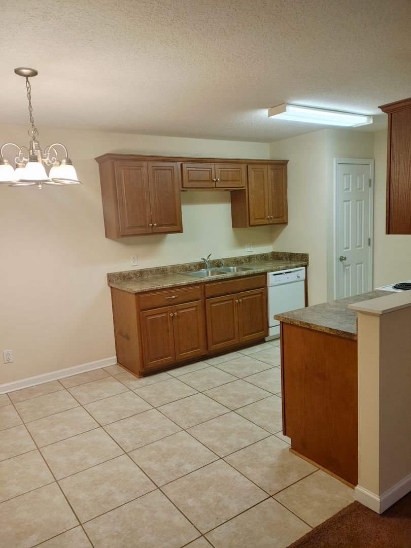 Pembroke Apartment: 502 Strickland Street Ext
