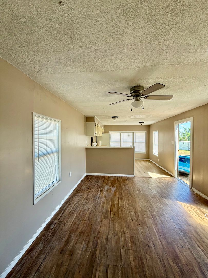 Hazlehurst Apartment: 56 Cook Rd