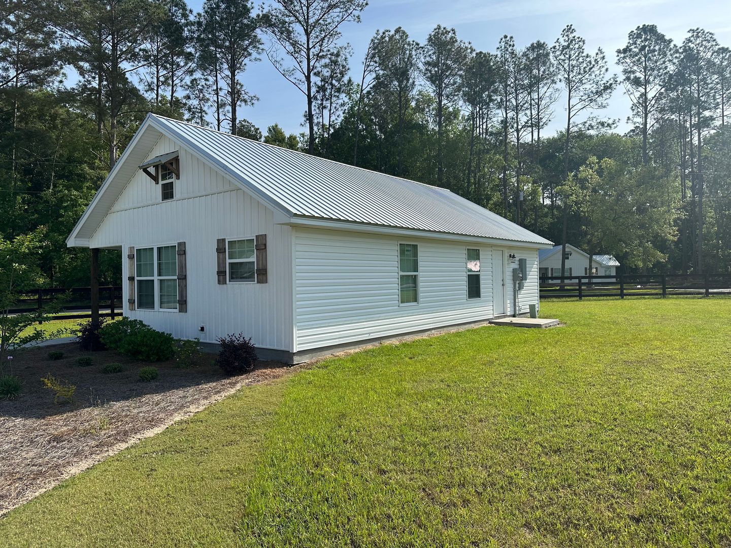 Baxley Apartment: 467 Pine St