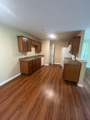 Old Mill - 3 Bed 2 Bath Apartment